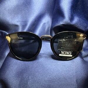 🌞XOXO Classic Black Women’s Sunglasses NWT Gold Accents